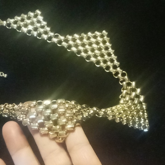 Gold tone mesh bib necklace. free flowing, form fitting ,soft feel. 18+2 long - Picture 4 of 5